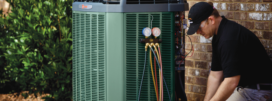 air-conditioning-maintenance-trane-man